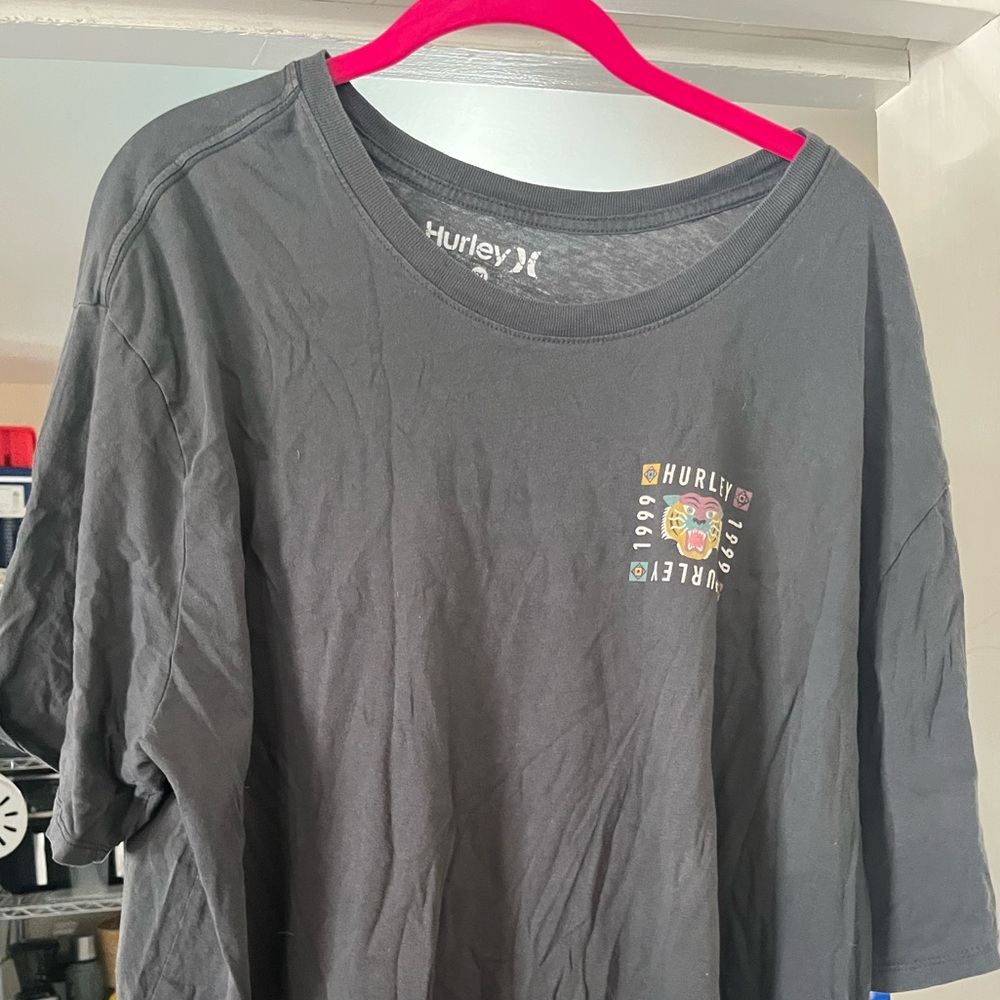 Men’s Hurley shirt